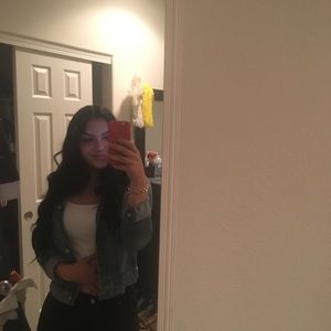 Meet your Posher, Vee